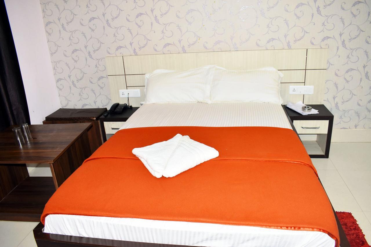 Hotel Triveni Balangir Zewnętrze zdjęcie